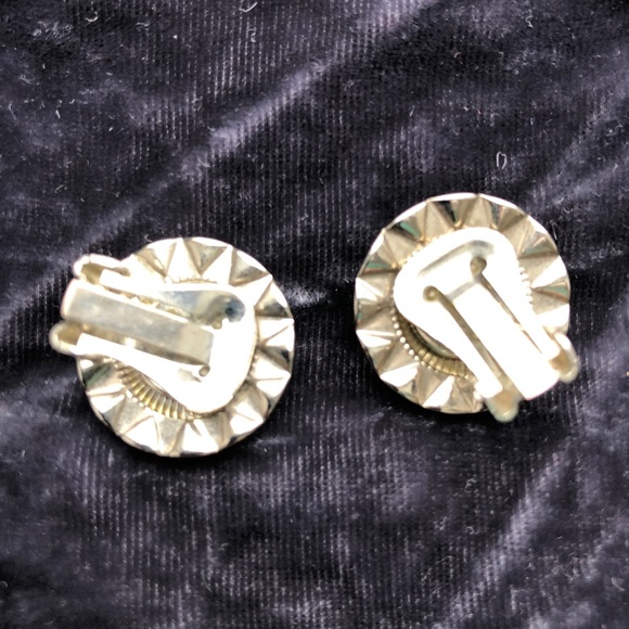 NEW Vintage clip Swarovski earrings - Picture 6 of 9